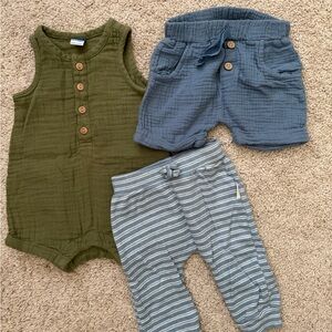 Bundle old navy Green Romper & Blue Pants shorts 6M